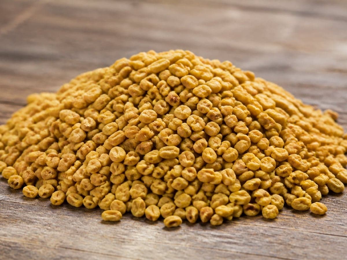 Fenugreek seeds in a wholesale grading presentation